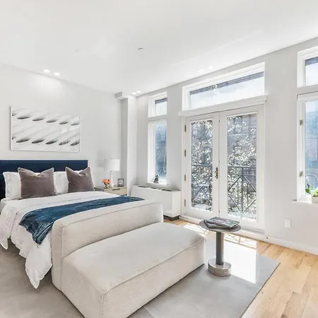 Villa Maison Bella - Modern Studio W Charming Juliet Balcony